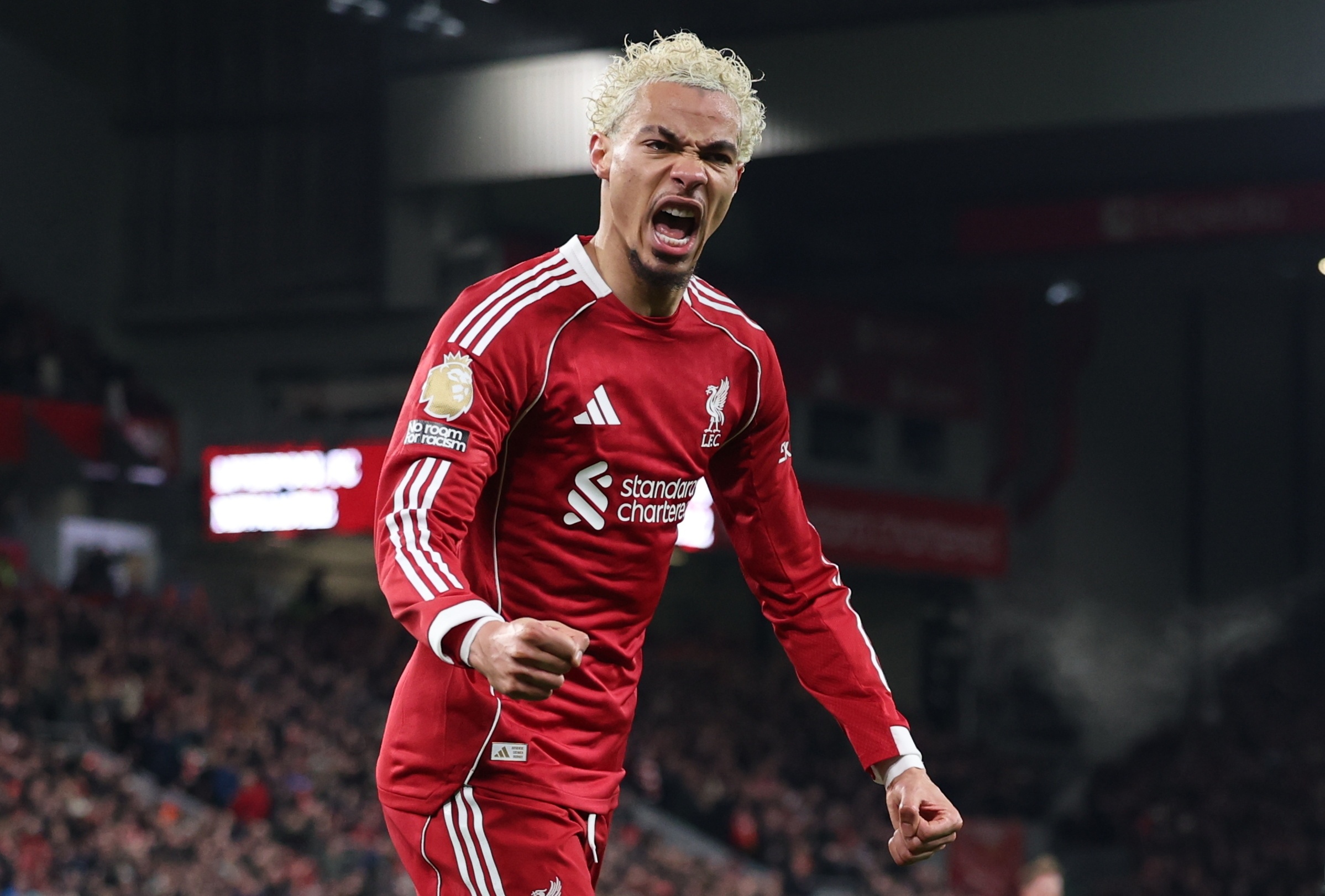 戴维森代表中国俱乐部职业赛事出场100次，三镇66场西海岸34场